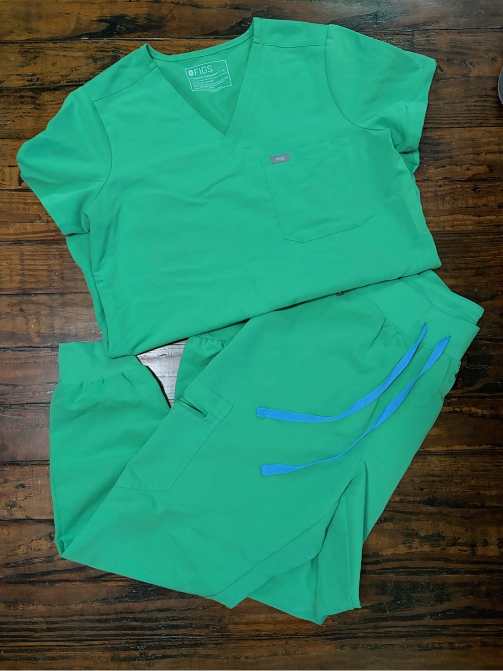 FIGS emerald green scrub set